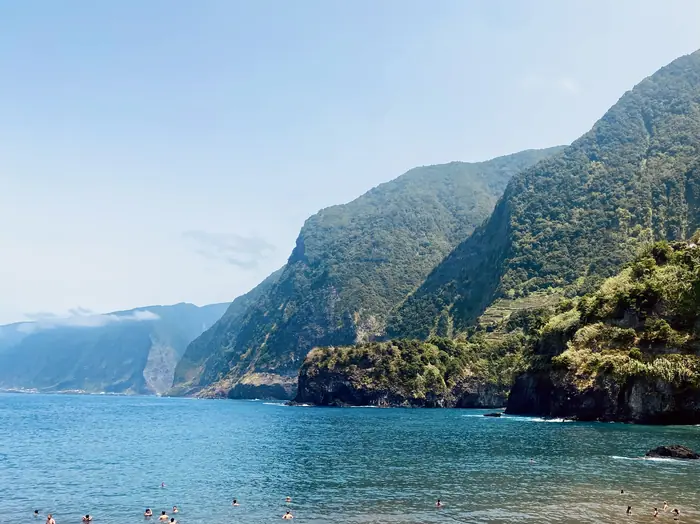 Costa e falésias perto de São Vicente
